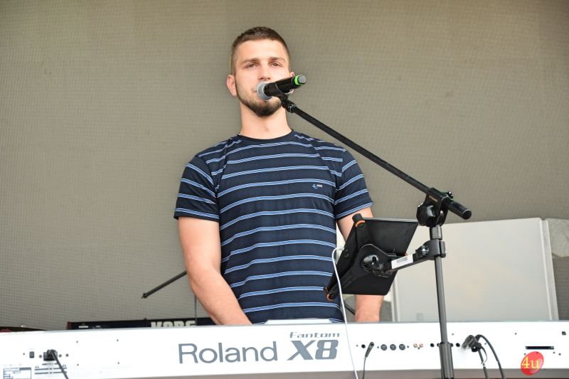 Koncert zespołu "Januszki" i publiczność - Dni Osieka Jasielskiego 2018