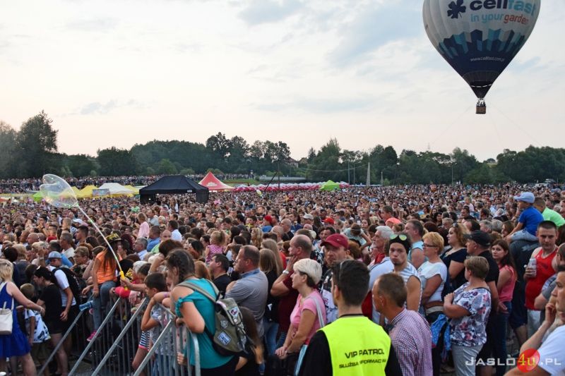 Koncert zespołu "Januszki" i publiczność - Dni Osieka Jasielskiego 2018