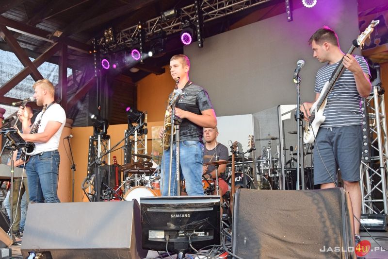 Koncert zespołu "Januszki" i publiczność - Dni Osieka Jasielskiego 2018