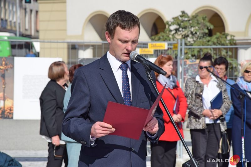 "Święty Papież Polak" - otwarcie wystawy plenerowej
