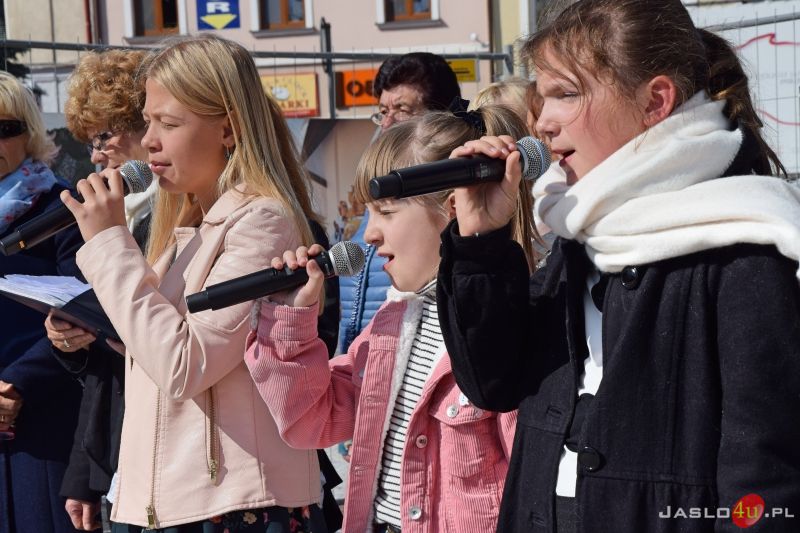 "Święty Papież Polak" - otwarcie wystawy plenerowej