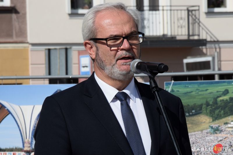 "Święty Papież Polak" - otwarcie wystawy plenerowej