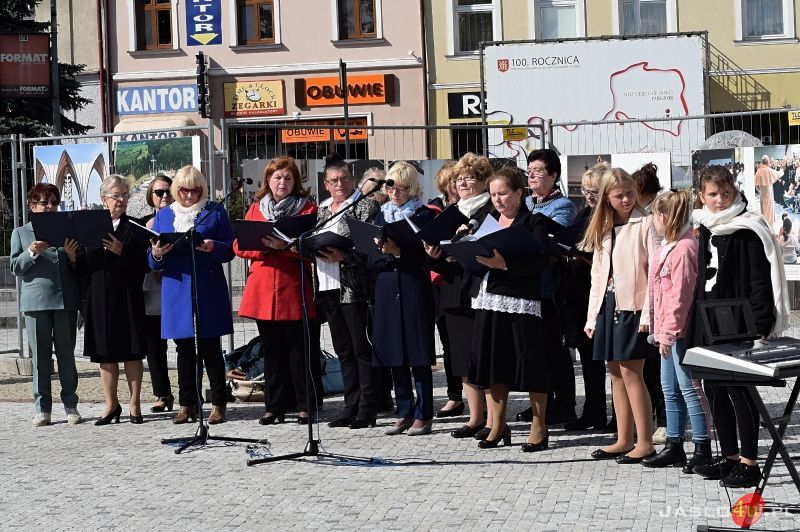 "Święty Papież Polak" - otwarcie wystawy plenerowej