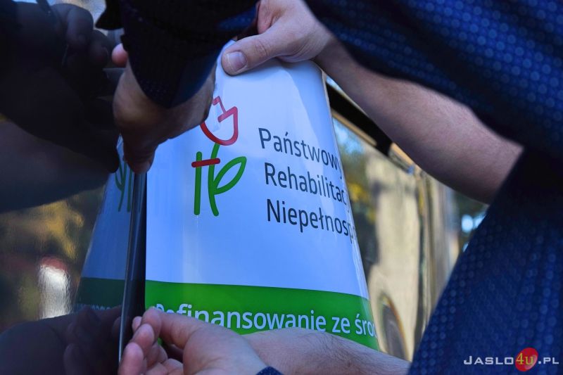 Nowy samochód transportowy w Domu Pomocy Społecznej w Foluszu