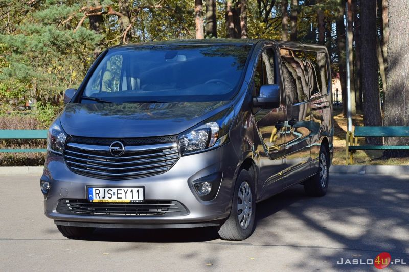 Nowy samochód transportowy w Domu Pomocy Społecznej w Foluszu