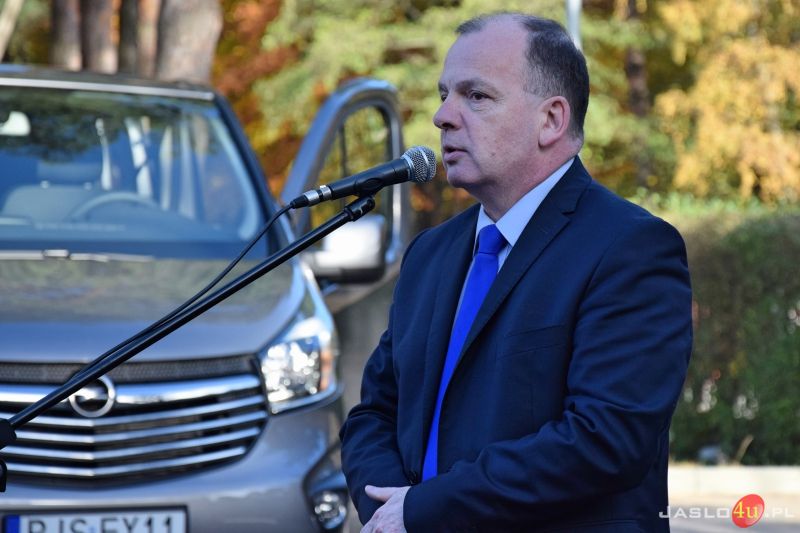 Nowy samochód transportowy w Domu Pomocy Społecznej w Foluszu