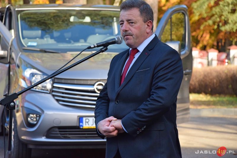 Nowy samochód transportowy w Domu Pomocy Społecznej w Foluszu
