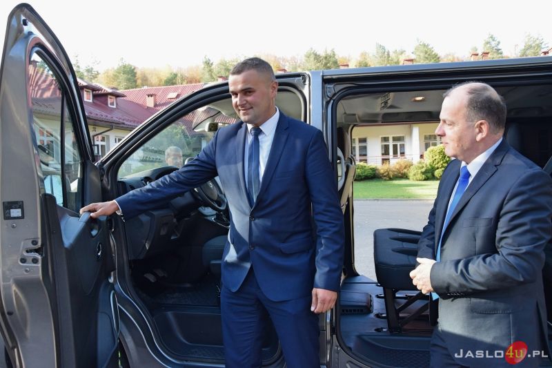 Nowy samochód transportowy w Domu Pomocy Społecznej w Foluszu