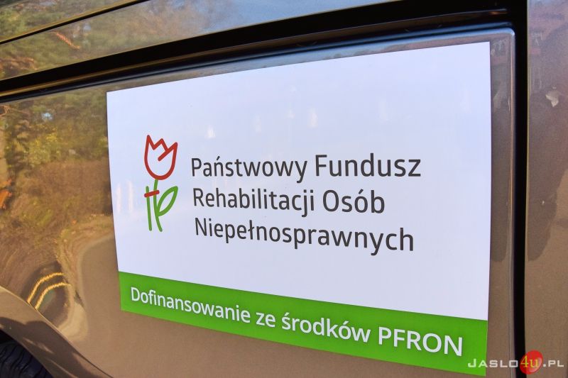 Nowy samochód transportowy w Domu Pomocy Społecznej w Foluszu
