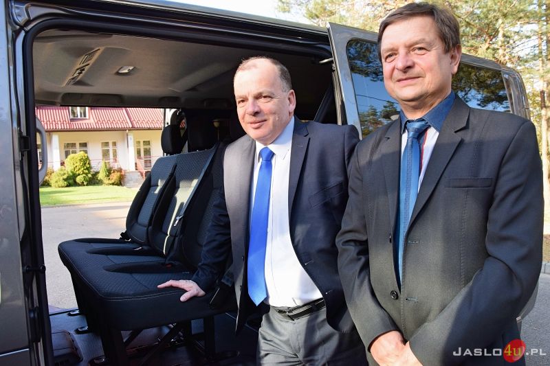 Nowy samochód transportowy w Domu Pomocy Społecznej w Foluszu