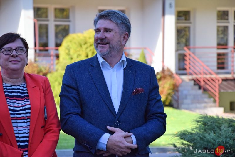 Nowy samochód transportowy w Domu Pomocy Społecznej w Foluszu