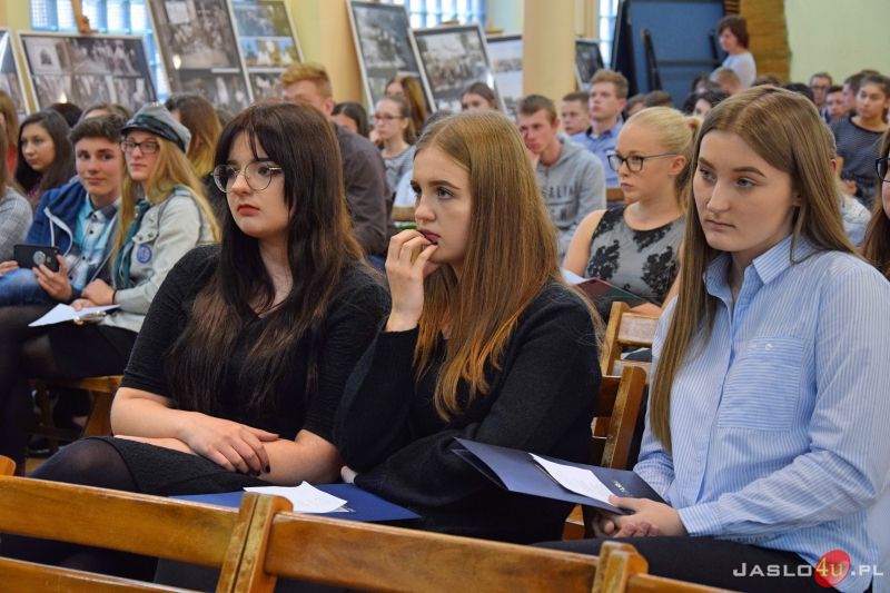 "Droga do niepodległości" - konkurs w Zespole Szkół nr 4 w Jaśle