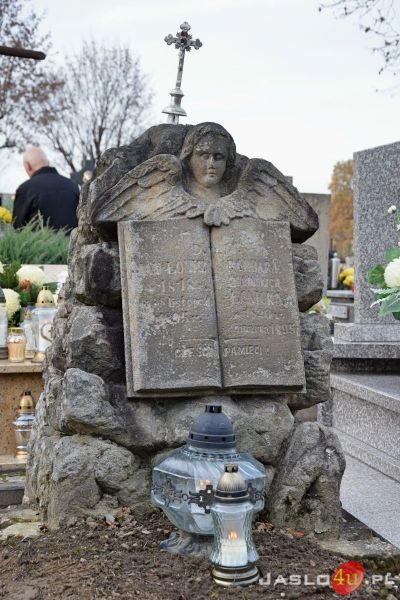 Jasielski stary cmentarz w obiektywie
