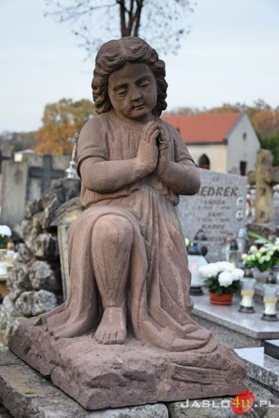 Jasielski stary cmentarz w obiektywie