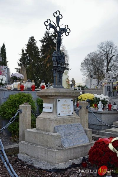 Jasielski stary cmentarz w obiektywie