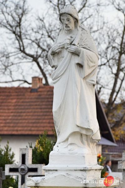 Jasielski stary cmentarz w obiektywie