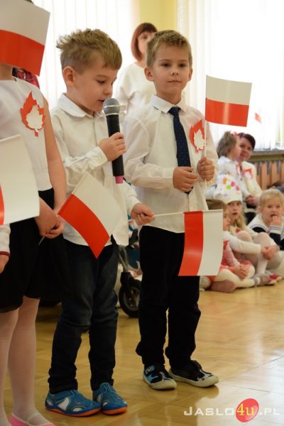 Przedszkolaki z PM 9 obchodzą 100 rocznicę odzyskania niepodległości