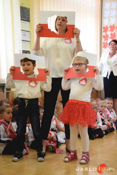 Przedszkolaki z PM 9 obchodzą 100 rocznicę odzyskania niepodległości