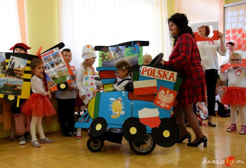 Przedszkolaki z PM 9 obchodzą 100 rocznicę odzyskania niepodległości