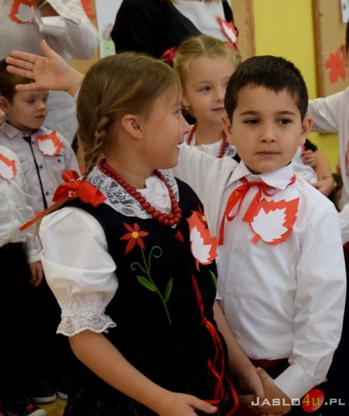 Przedszkolaki z PM 9 obchodzą 100 rocznicę odzyskania niepodległości