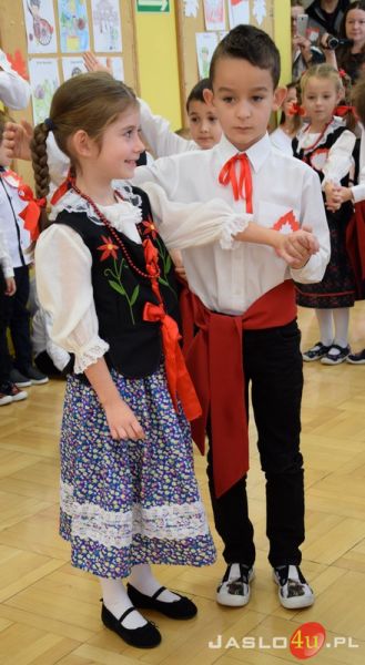Przedszkolaki z PM 9 obchodzą 100 rocznicę odzyskania niepodległości