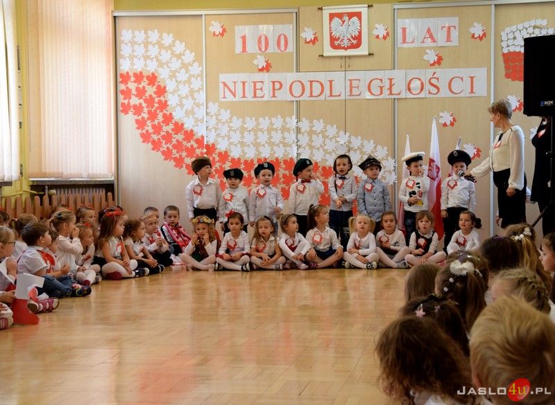 Przedszkolaki z PM 9 obchodzą 100 rocznicę odzyskania niepodległości