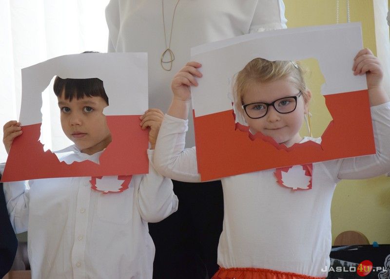 Przedszkolaki z PM 9 obchodzą 100 rocznicę odzyskania niepodległości