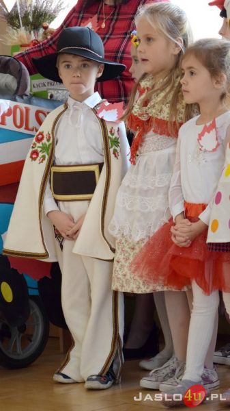 Przedszkolaki z PM 9 obchodzą 100 rocznicę odzyskania niepodległości