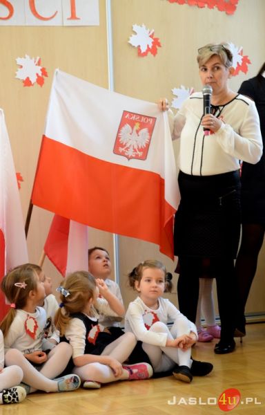 Przedszkolaki z PM 9 obchodzą 100 rocznicę odzyskania niepodległości