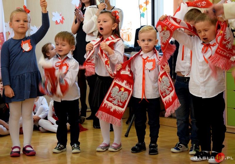 Przedszkolaki z PM 9 obchodzą 100 rocznicę odzyskania niepodległości