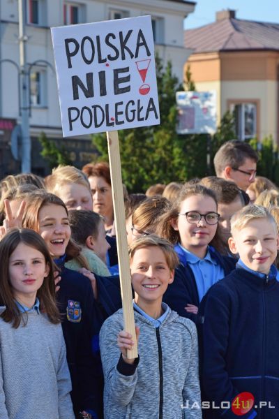 Widowisko plenerowe na jasielskim rynku w rocznicę odzyskania przez Polskę niepodległości