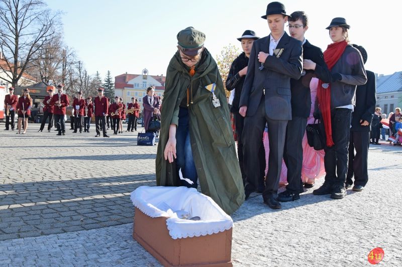 Widowisko plenerowe na jasielskim rynku w rocznicę odzyskania przez Polskę niepodległości