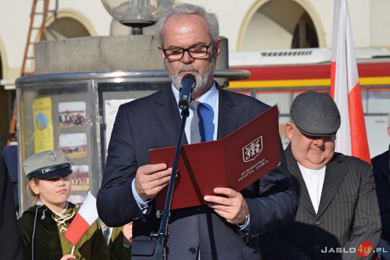 Widowisko plenerowe na jasielskim rynku w rocznicę odzyskania przez Polskę niepodległości