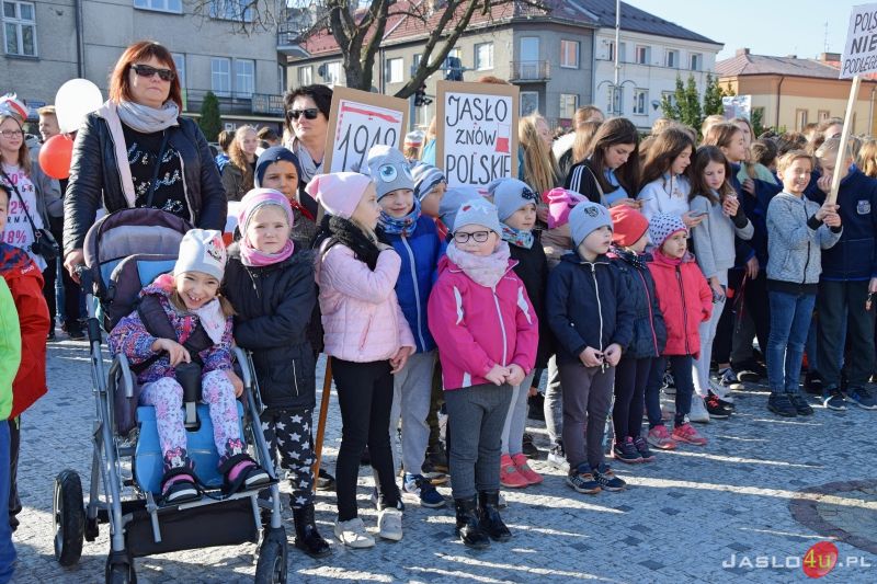 Widowisko plenerowe na jasielskim rynku w rocznicę odzyskania przez Polskę niepodległości
