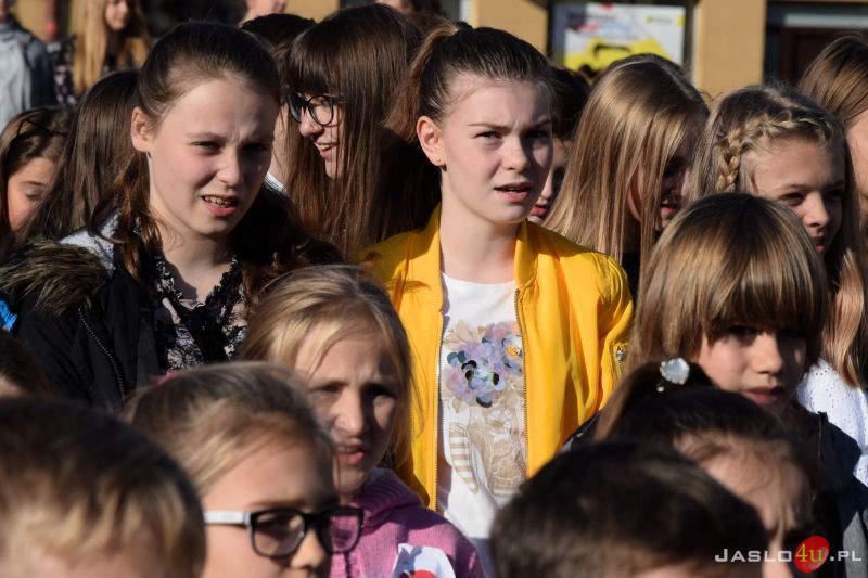 Widowisko plenerowe na jasielskim rynku w rocznicę odzyskania przez Polskę niepodległości