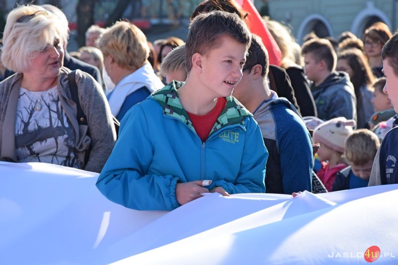 Widowisko plenerowe na jasielskim rynku w rocznicę odzyskania przez Polskę niepodległości