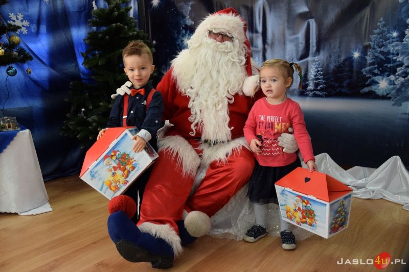 Święty Mikołaj w Przedszkolu Miejskim nr 6 "Pluszowego Misia"