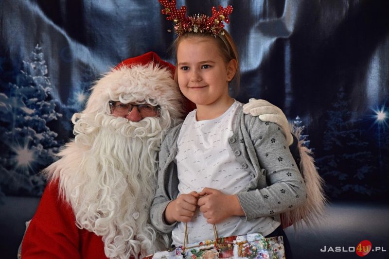 Święty Mikołaj w Przedszkolu Miejskim nr 6 "Pluszowego Misia"