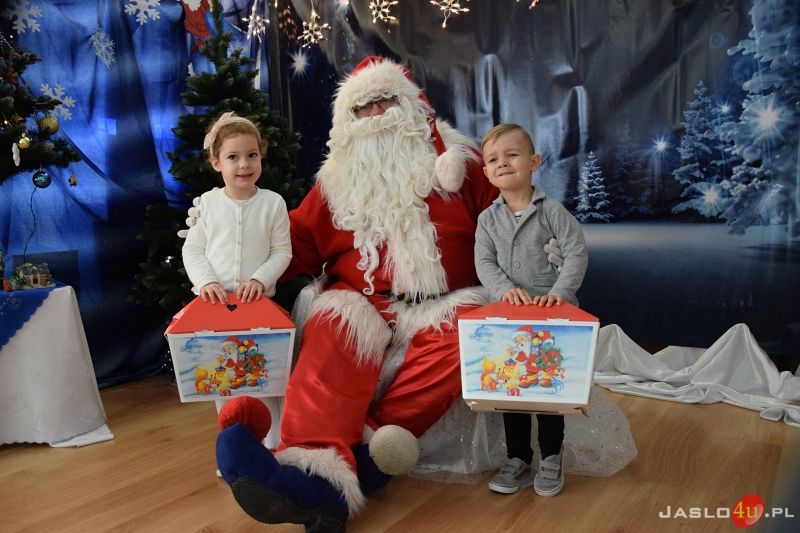 Święty Mikołaj w Przedszkolu Miejskim nr 6 "Pluszowego Misia"