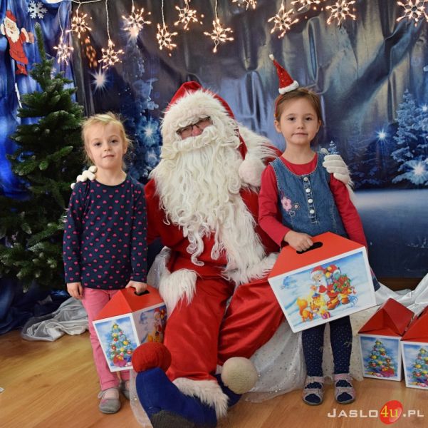 Święty Mikołaj w Przedszkolu Miejskim nr 6 "Pluszowego Misia"