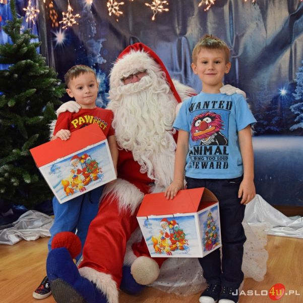 Święty Mikołaj w Przedszkolu Miejskim nr 6 "Pluszowego Misia"