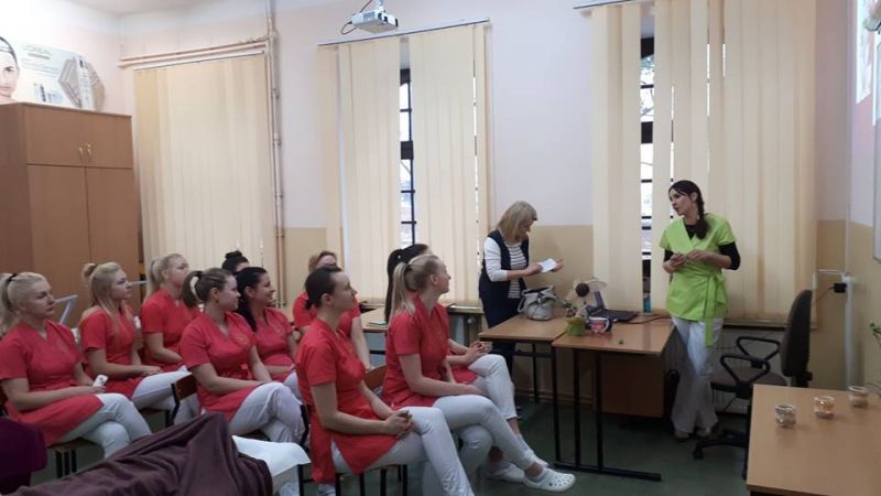 Wizyta uczennic Starptautiskā Cidesco Rīgas Kosmētikas skola z Łotwy w jasielskim Medyku