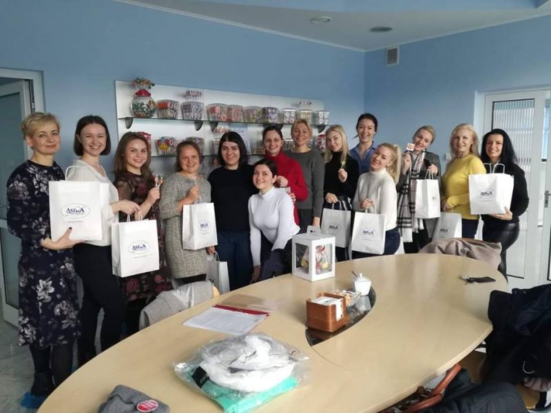 Wizyta uczennic Starptautiskā Cidesco Rīgas Kosmētikas skola z Łotwy w jasielskim Medyku