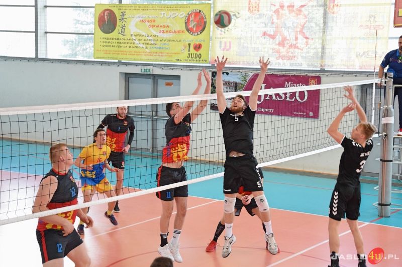 MKS "MOSiR" Jasło vs UKS SMS Wybicki Kielce (2:3)