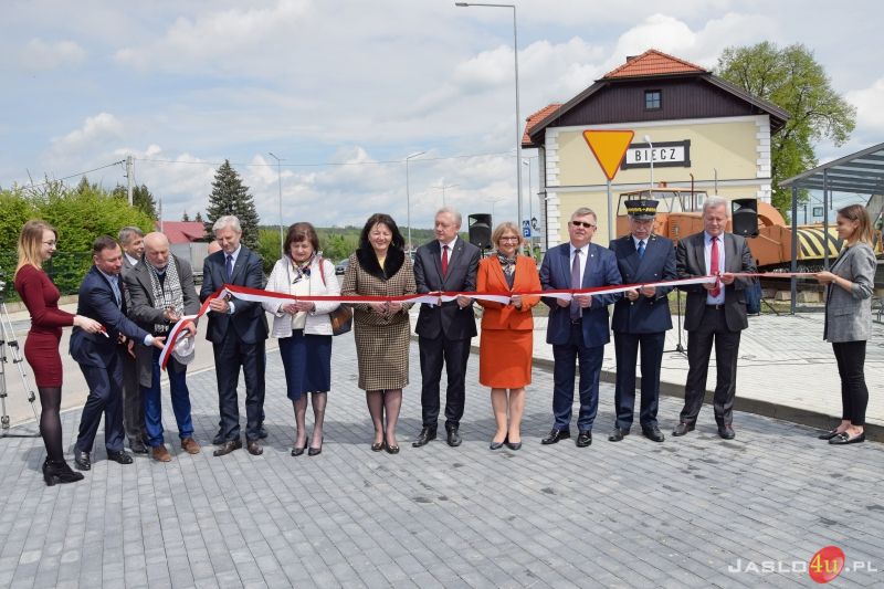 Uroczyste otwarcie zmodernizowanego dworca kolejowego w Bieczu