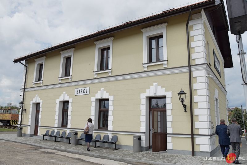 Uroczyste otwarcie zmodernizowanego dworca kolejowego w Bieczu