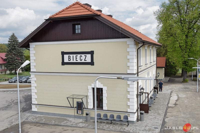 Uroczyste otwarcie zmodernizowanego dworca kolejowego w Bieczu