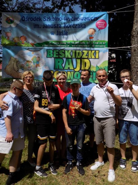 Uczniowie SOSW na I Beskidzkim Rajdzie Godności