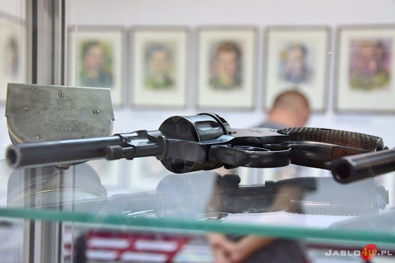 Wystawa broni historycznej i współczesnej w Muzeum Regionalnym w Jaśle