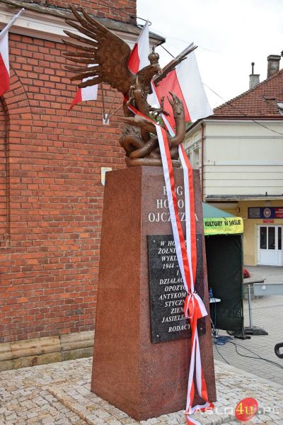 Odsłonięcie pomnika Żołnierzy Wyklętych w Jaśle